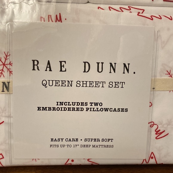RAE DUNN "MERRY" CHRISTMAS QUEEN SHEET SET - Picture 2 of 10